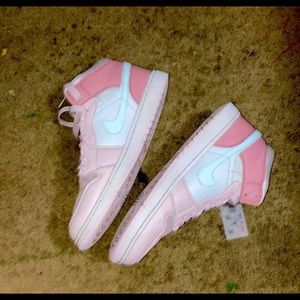 COPY - They are pink white and burgundy. Worn twice really pretty and there uni…